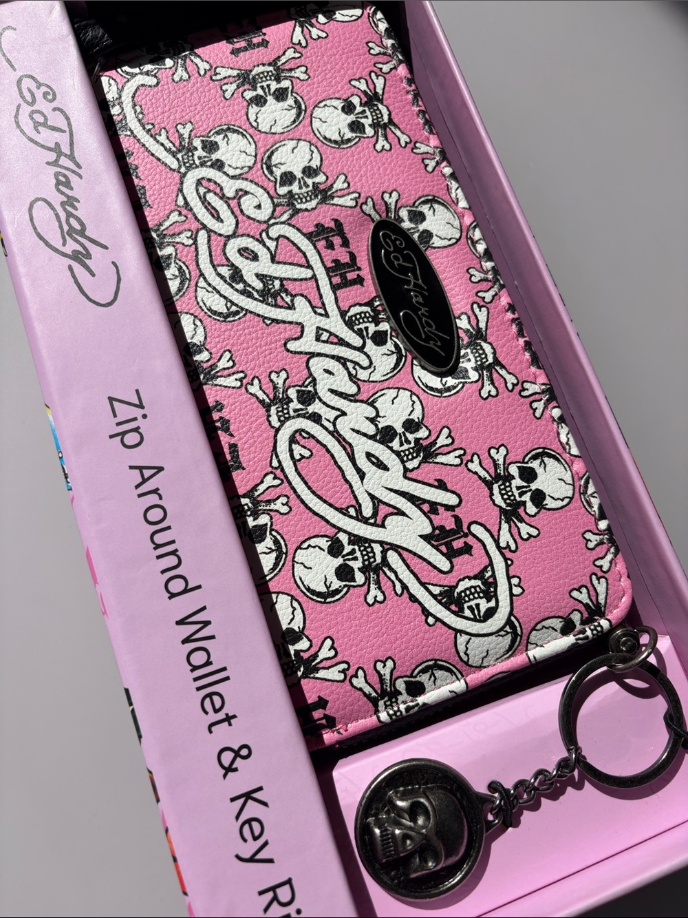 New in Box Ed Hardy Wallet & Keychain Giftset - Picture 4 of 4